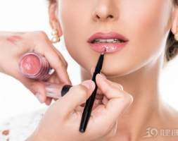 化妆品里也有致癌物：如果每天用，会烂脸吗？专家给出实用建议